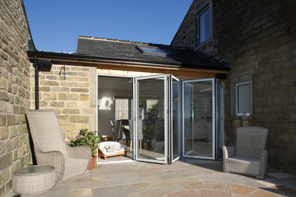 Aluminium bifold door system with slim profiles
